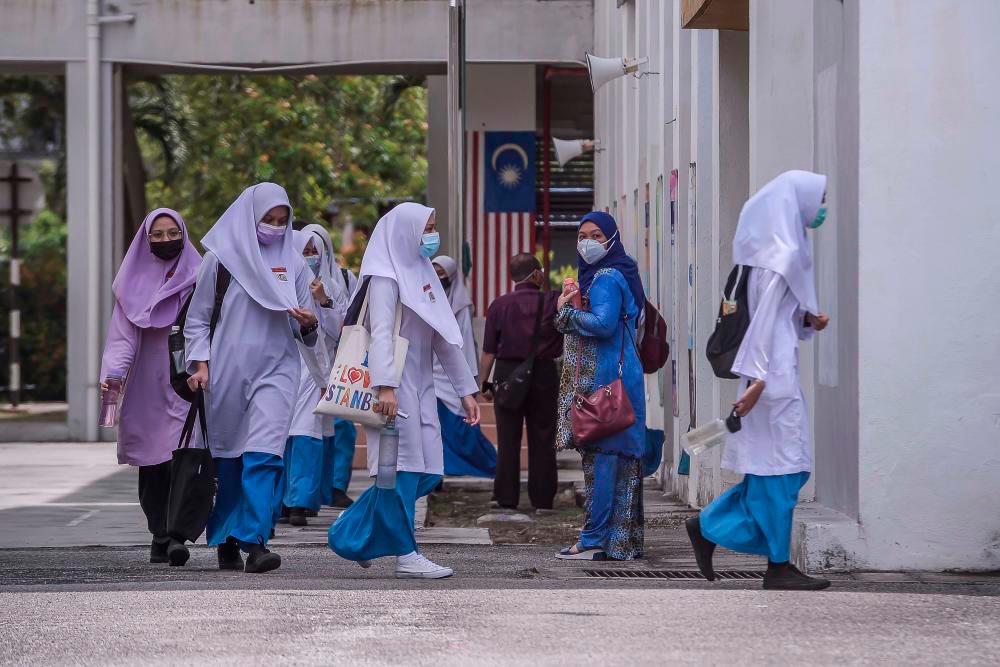 Form Six students to receive RM2,500 allowance from next year