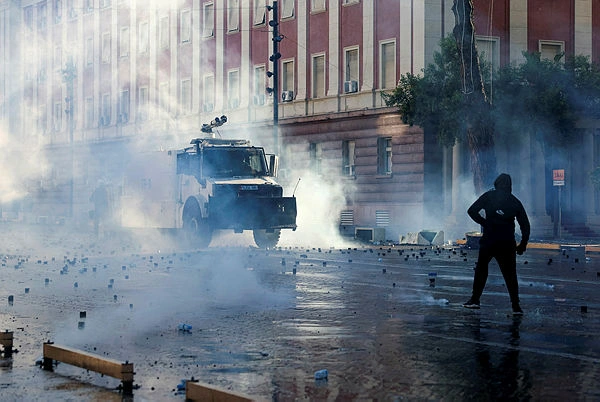 Albanian capital sees fifth straight day of violent clashes