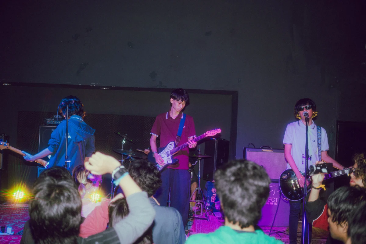 Spinning Rackets draws inspiration from various corners of alternative rock.