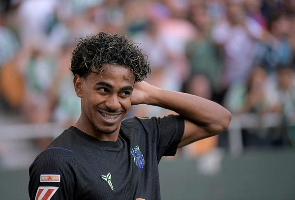 ‘Best in world’ Yamal powers Barca to Betis rout, Atletico strike late