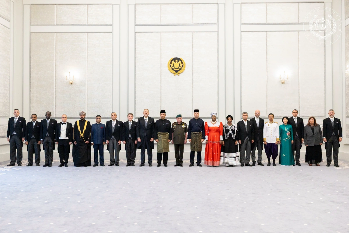 Image from: King receives credentials of 18 foreign envoys to Malaysia
