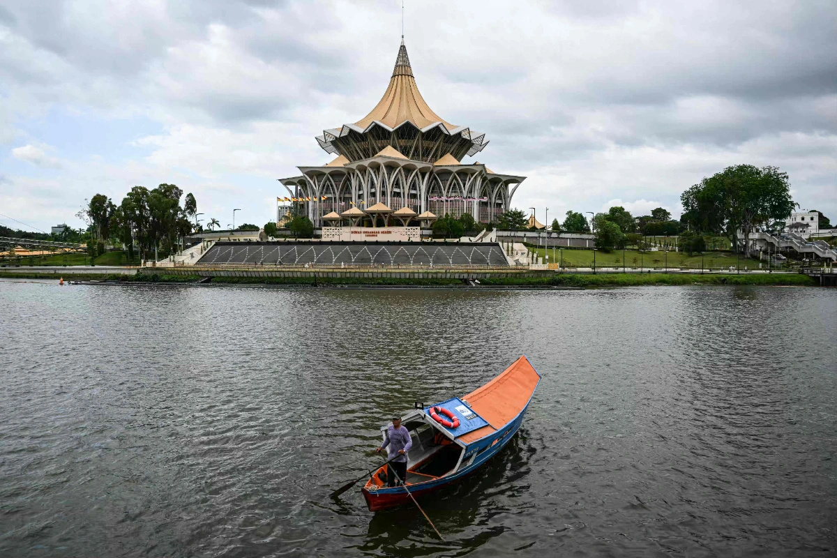 Sarawak widens road access to Tebedu–Entikong border to boost cross-border trade