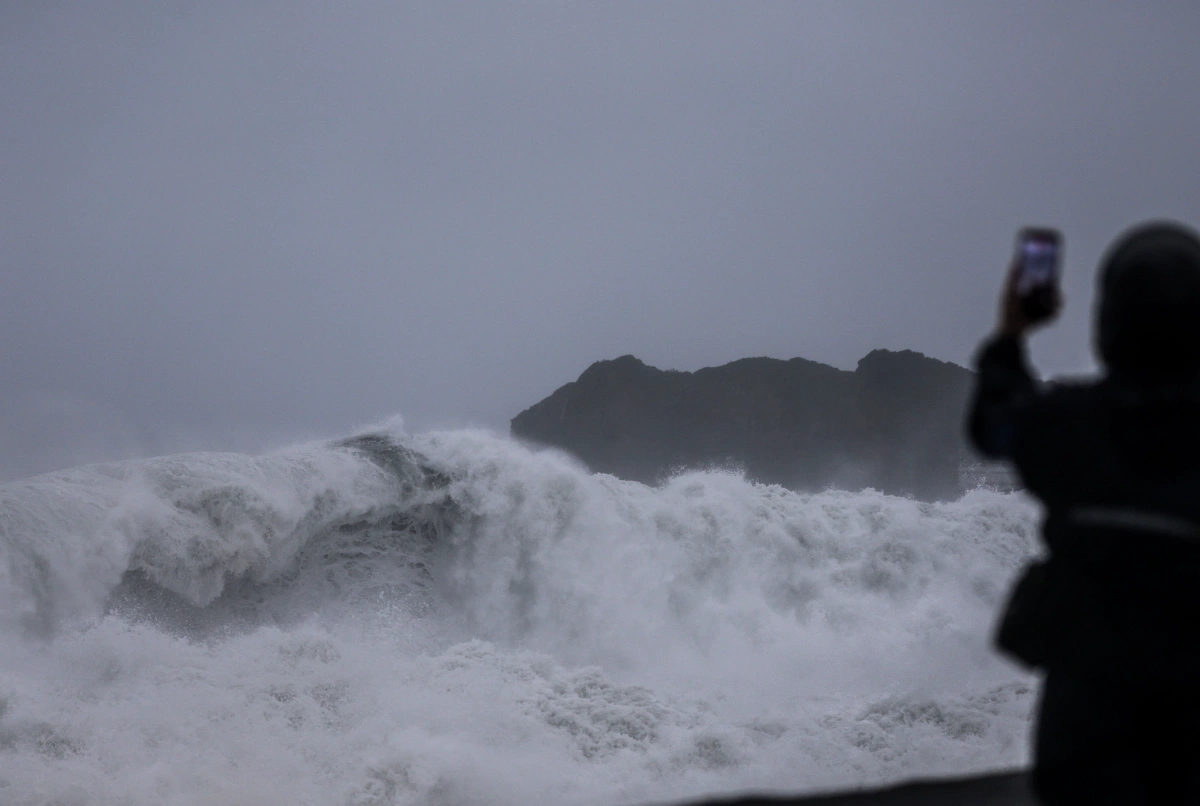 Two Malaysians sustain minor injuries after Typhoon Champi hits Taiwan