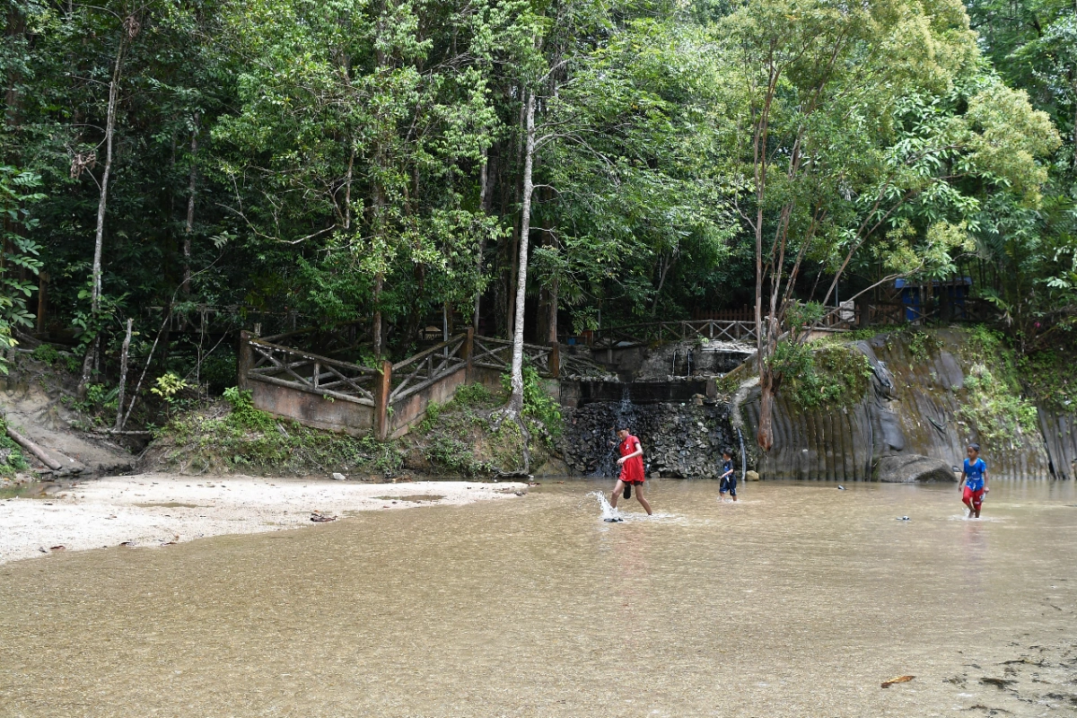 Image from: Dua beranak sesat di hutan berhampiran Air Panas La Hulu Besut