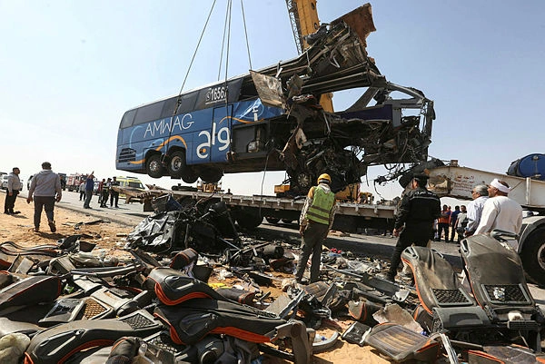 Egypt bus crash kills 13, injures 34 after truck collision